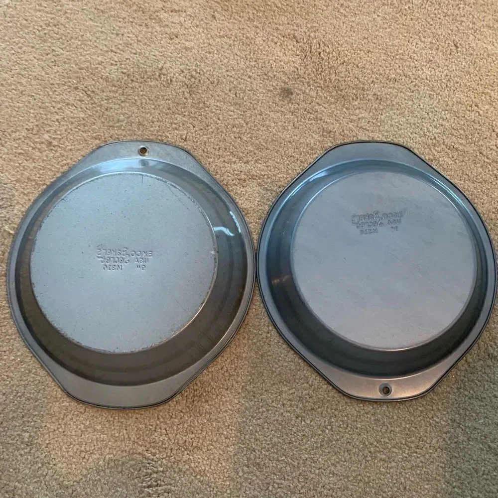 2 EKCO USA Baker’s Secret 9” M310 Metal Pie Pans
